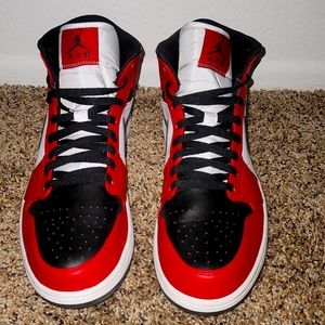 Air Jordan 1 Mid Chicago Toe